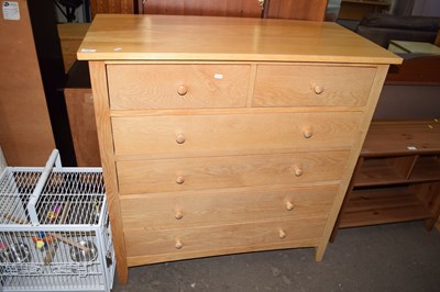 Lot 796 - Modern light oak chest of drawers