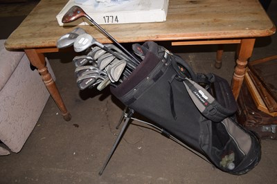 Lot 811 - A case of golf clubs, various makers