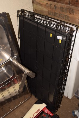 Lot 833 - A folding pet cage