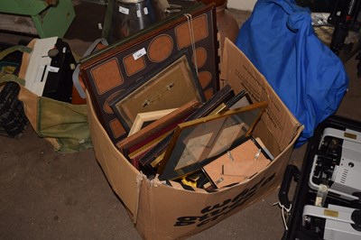 Lot 856 - A large box of various picture frames