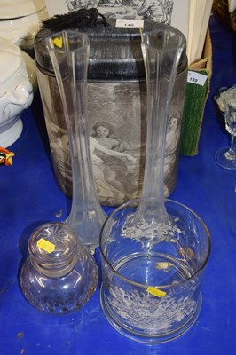 Lot 140 - A quantity of glass ware and decorative...
