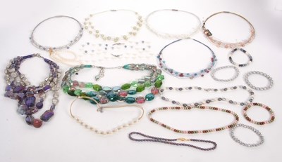 Lot 216 - A mixed lot of jewellery to include two Butler...