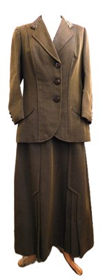 Lot 6 - An early 20th century lady's brown suit,...