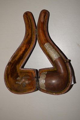 Lot 89 - Vintage tobacco pipe with white metal detail