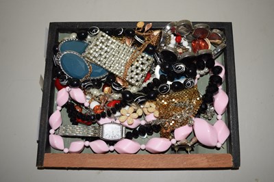 Lot 132 - Box of assorted costume jewellery