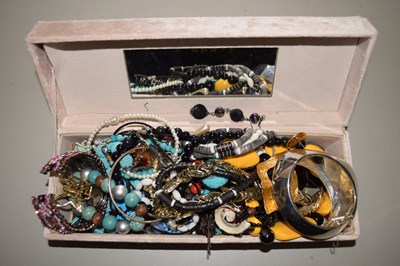 Lot 142 - A case of various costume jewellery