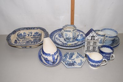 Lot 186 - Mixed Lot: Various blue and white table wares...