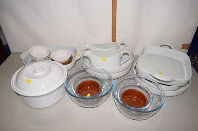 Lot 224 - Mixed Lot: Various kitchen bowls, serving...