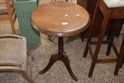 Lot 327 - 20th Century circular top wine table