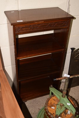 Lot 405 - An early 20th Century mahogany bookcase cabinet