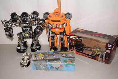 Lot 520 - Remote control robots and cars