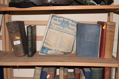 Lot 591 - Assorted books