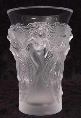 Lot 16 - A Lalique " Fantasia vase" Moulded with...