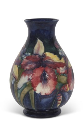Lot 47 - Large mid 20th Century Moorcroft vase the blue...
