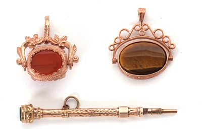 Lot 184 - A 9ct rose gold fob with a carnelian / tigers...
