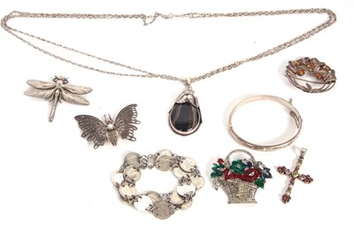 Lot 202 - A mixed lot of silver and white metal...