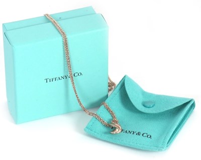 Lot 138 - Tiffany & Co.: a silver Tiffany & Co. Infinity...