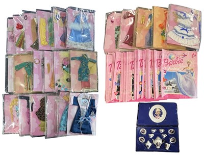 Lot 364 - A collection of 'Discover the World with...