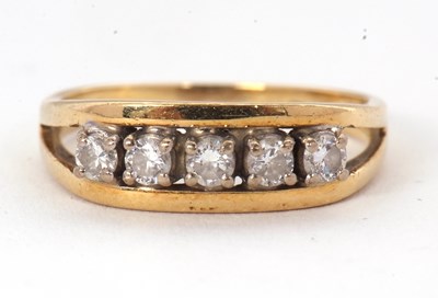 Lot 53 - An 18ct diamond ring, set with five round...