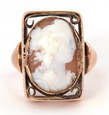 Lot 18 - A 9ct cameo ring, the oval shell cameo, collet...