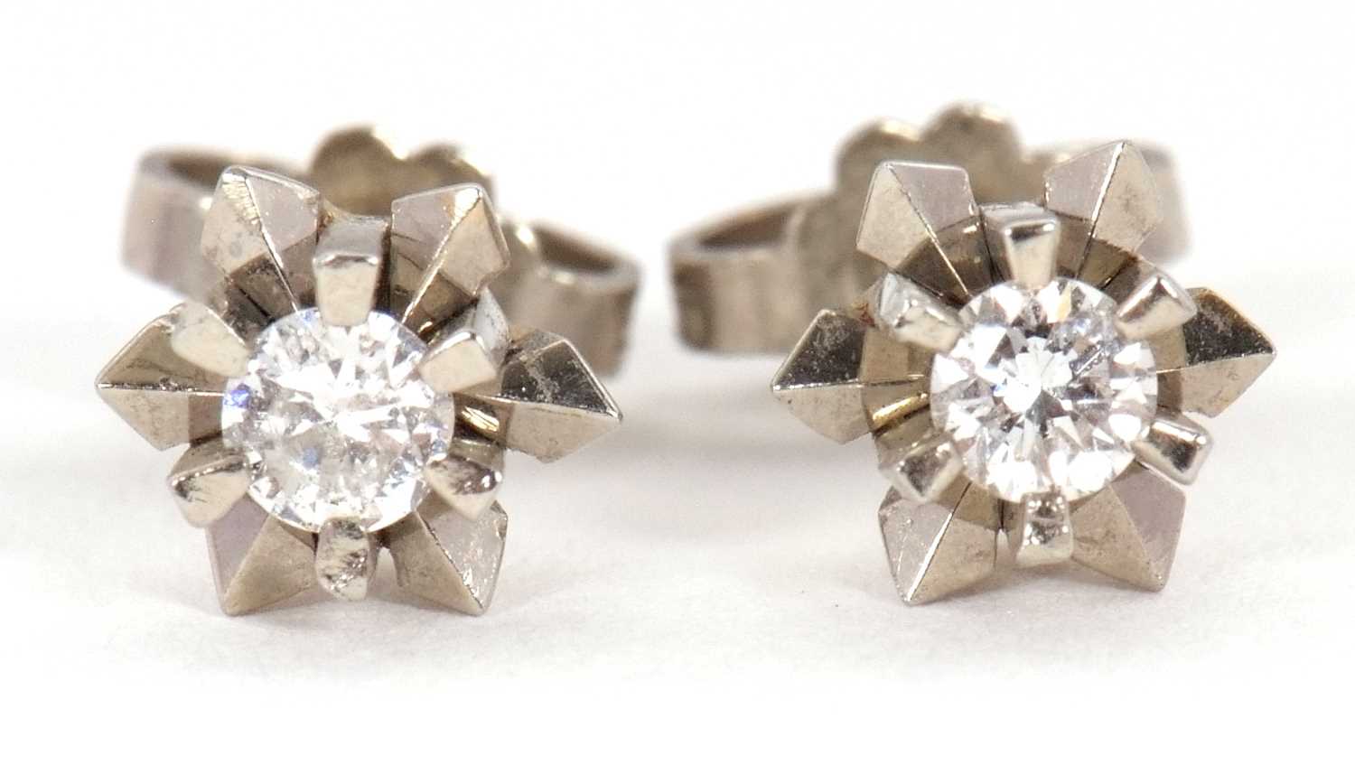 Lot 88 - A pair of 18ct diamond earstuds, the round...