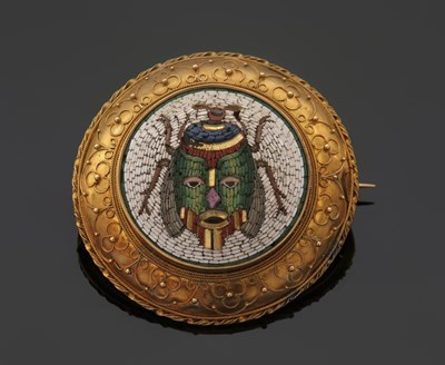 Lot 290 - A 19th century Italian micro mosaic brooch,...