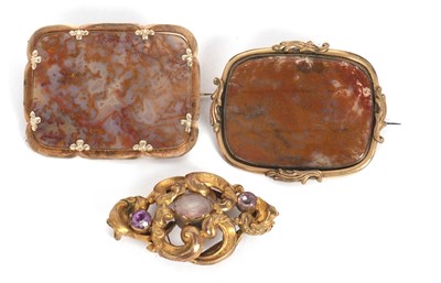 Lot 89 - Three brooches: to include an agate specimen...