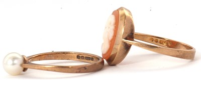 Lot 74 - Two 9ct rings: to include an oval shell cameo...