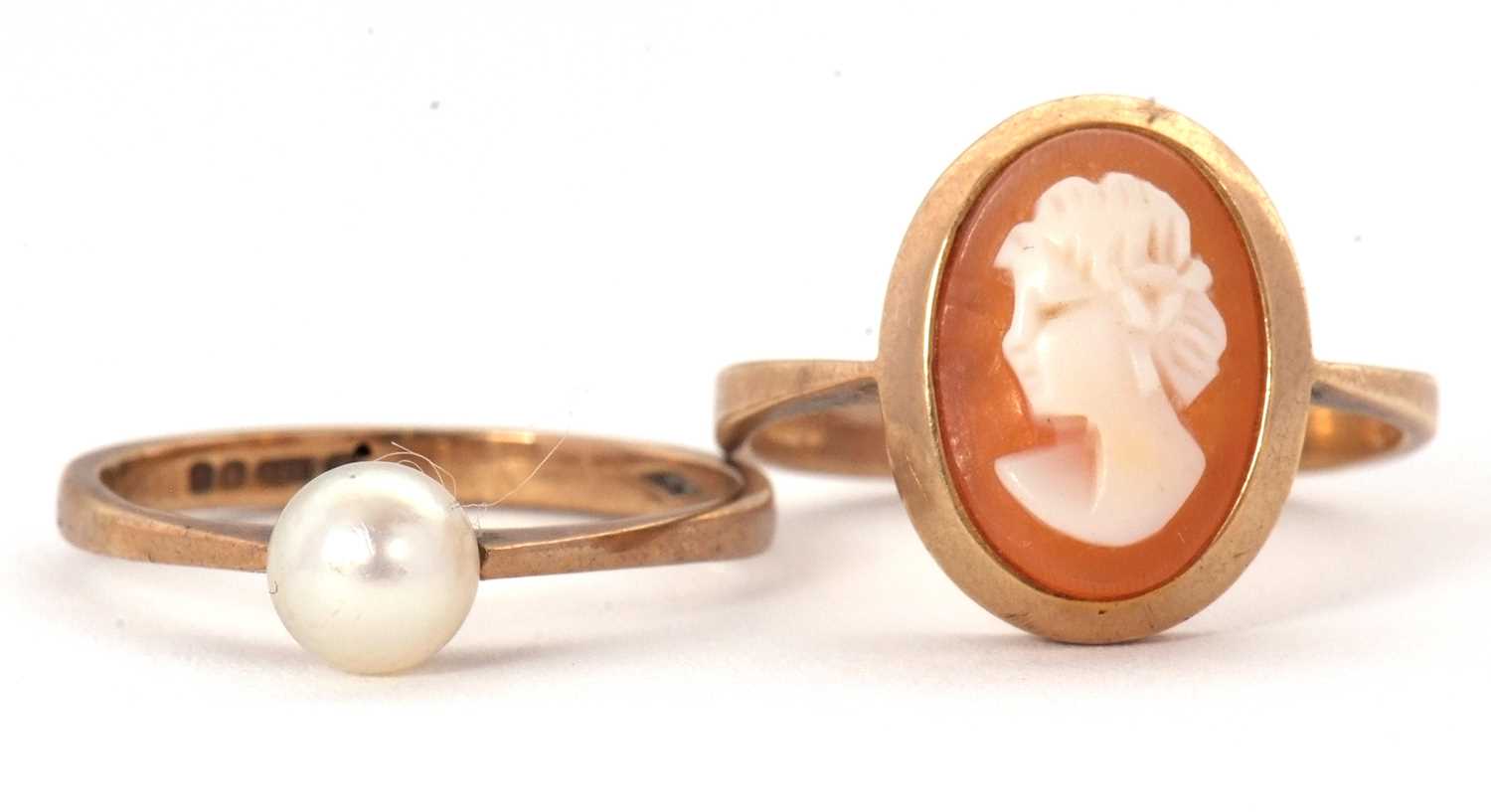 Lot 74 - Two 9ct rings: to include an oval shell cameo...