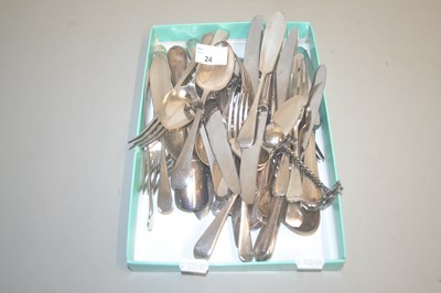 Lot 24 - Small box containing a quantity of plated flat...