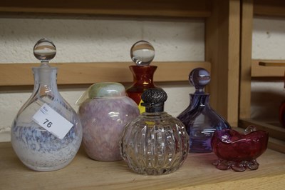 Lot 76 - Group of glass wares including a cut glass...