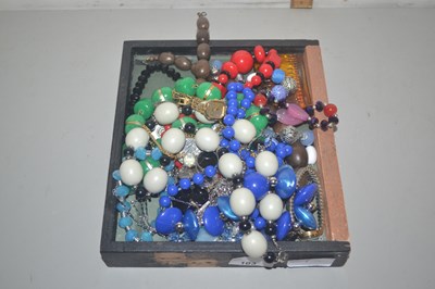 Lot 103 - Box containing a quantity of costume jewellery...