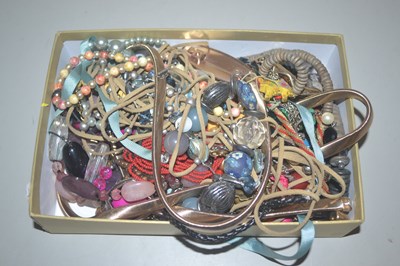 Lot 105 - Box of costume jewellery