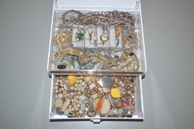 Lot 111 - Jewellery box containing a quantity of costume...