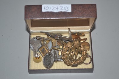 Lot 124 - Small box containing a quantity of military...