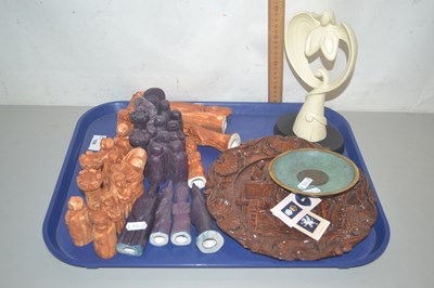 Lot 166 - Tray containing a quantity of ceramic models