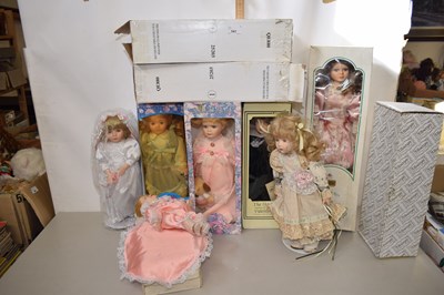 Lot 541 - Quantity of modern dolls