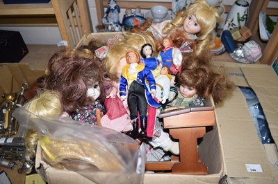 Lot 543 - Collection of modern dolls etc
