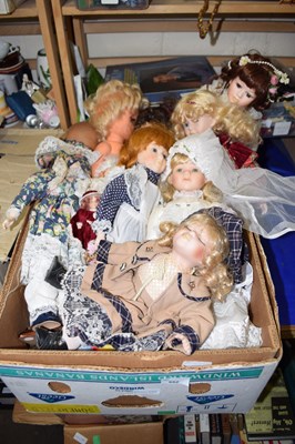Lot 552 - Box containing a quantity of modern dolls