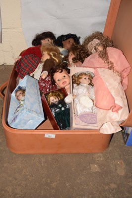 Lot 587 - One box of various vintage toy dolls