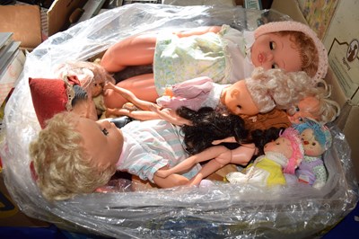 Lot 615 - Box of various toy dolls