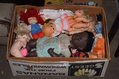 Lot 630 - Box of various toy dolls