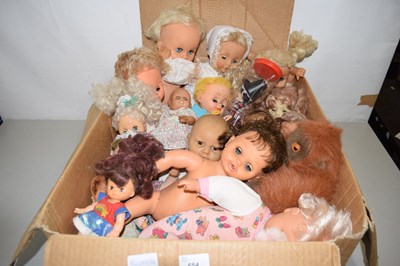 Lot 654 - A box of various toy dolls and cuddly toys