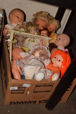 Lot 659 - Box of various vintage toy dolls