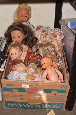 Lot 662 - Mixed collection of vintage dolls