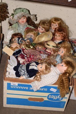 Lot 664 - Box of various collectors dolls
