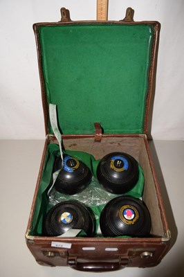 Lot 675 - Boxed set of lawn boules together with a...