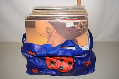 Lot 682 - A bag of vinyl LP's to include Barbara...