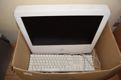 Lot 712 - An Applemac computer and keyboard