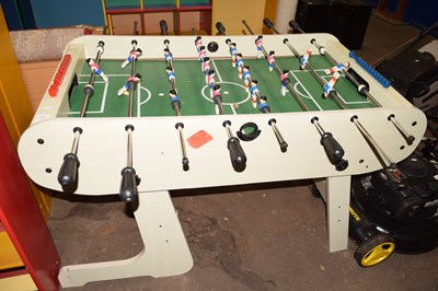 Lot 729 - A fuseball table
